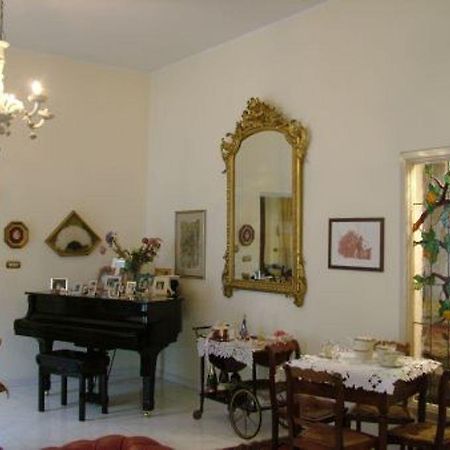 B&B Chez Caroline Napels Buitenkant foto